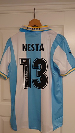 100% ekte Nesta autograf / signert på retro Lazio fotballdrakt
