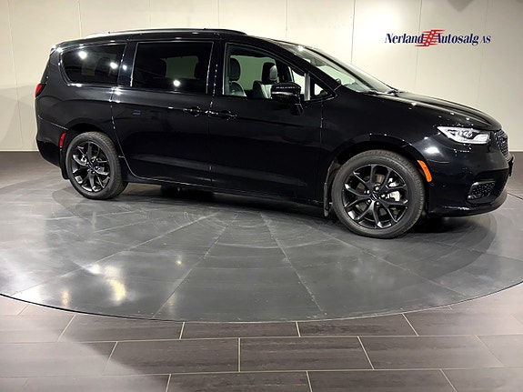 Chrysler Pacifica 10 of 30