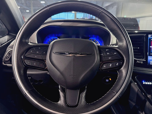 Chrysler Pacifica 23 of 30