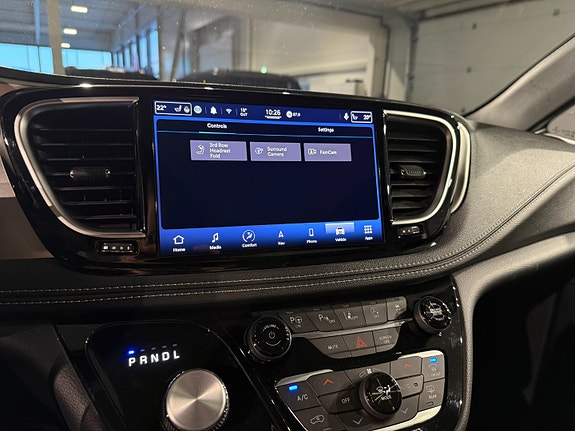 Chrysler Pacifica 28 of 30