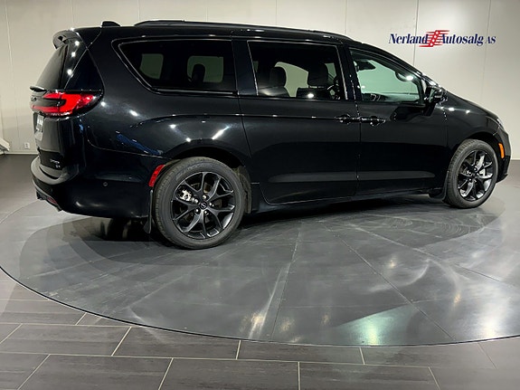 Chrysler Pacifica 8 of 30