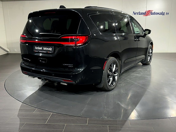 Chrysler Pacifica 7 of 30