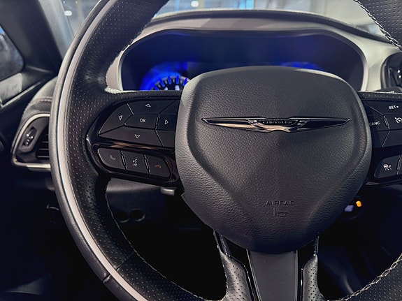 Chrysler Pacifica 24 of 30