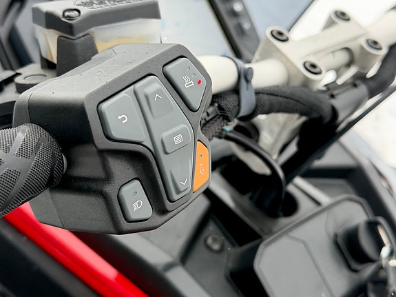 Polaris Indy VR1 850 Patriot - Touring - 7S Navigasjon 7 of 12