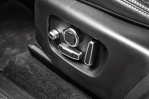 Land Rover Range Rover Velar 28 of 30
