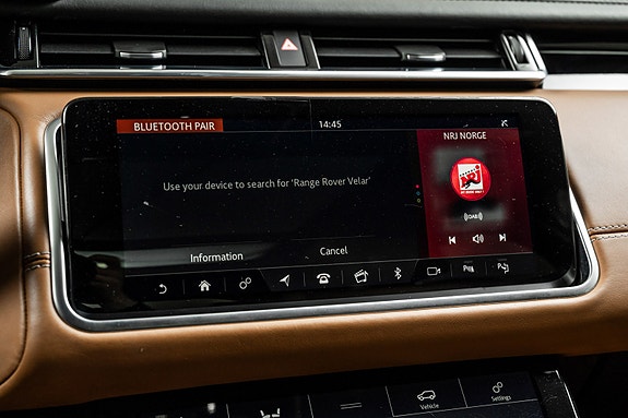 Land Rover Range Rover Velar 25 of 30