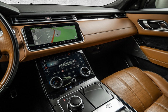 Land Rover Range Rover Velar 16 of 30
