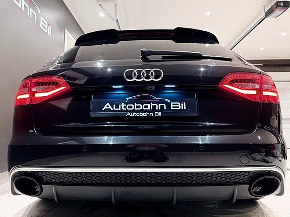Audi RS4 4 of 5