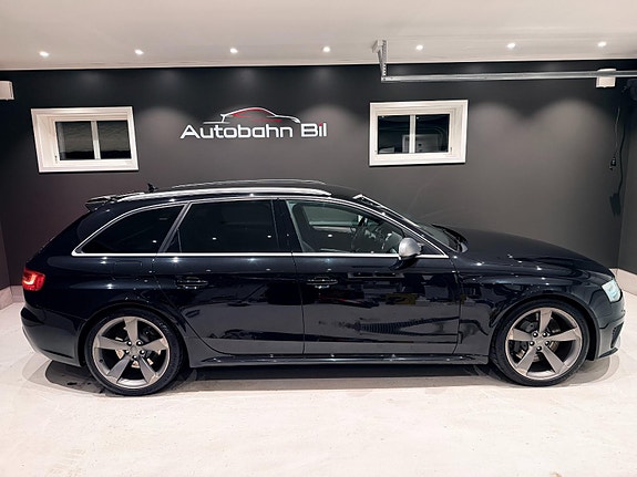 Audi RS4 3 of 5