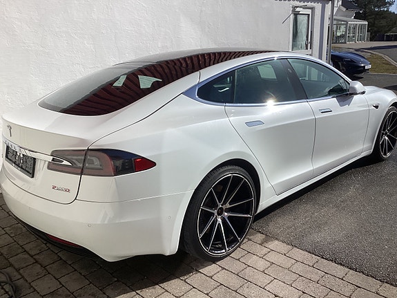 Tesla Model S 7 of 14