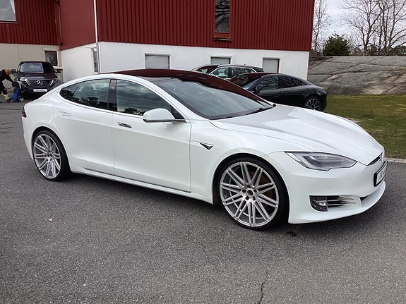 Tesla Model S 2 of 14