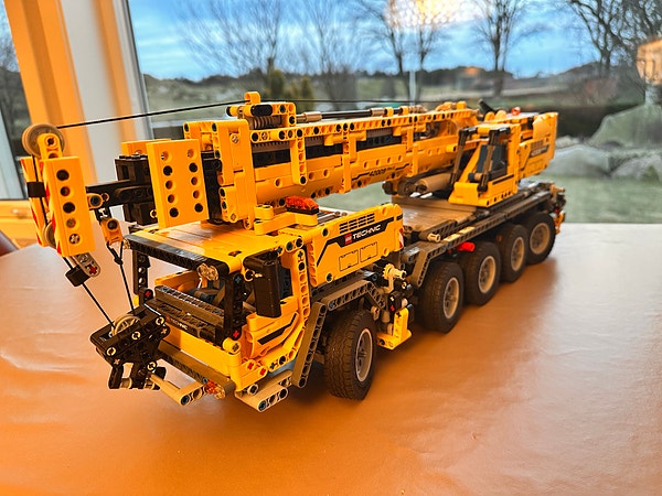 LEGO Technic mobilkran lastebil gul
