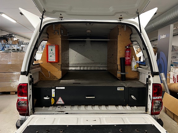 Toyota HiLux 12 of 30