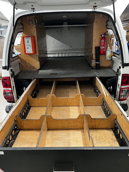 Toyota HiLux 19 of 30
