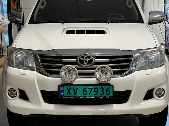 Toyota HiLux 14 of 30