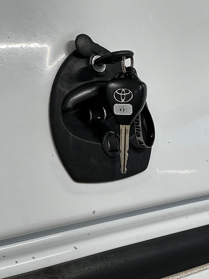 Toyota HiLux 22 of 30