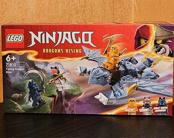 Ny/uåpnet LEGO Ninjago 71810 Den unge dragen Riyu (utgått sett, pen eske)