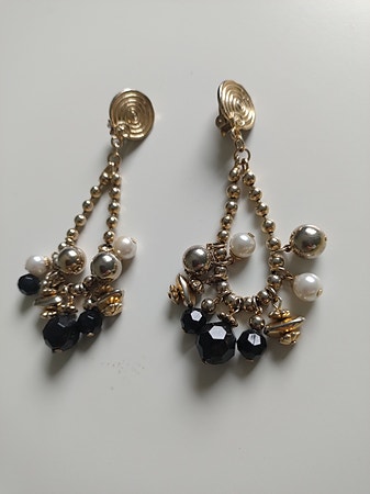 Vintage - Nydelige klipsøredobber i gull sølv svart og hvitt