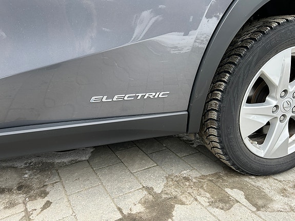 Lexus UX300e 22 of 30