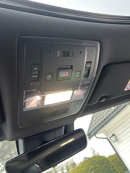 Lexus UX300e 18 of 30