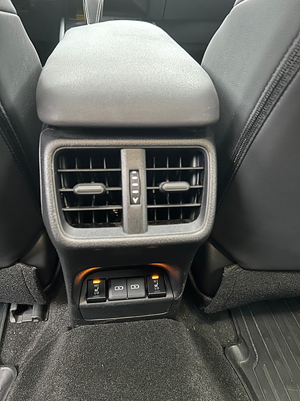 Lexus UX300e 28 of 30