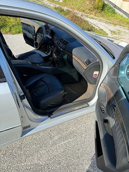 Mercedes-Benz E280 14 of 19