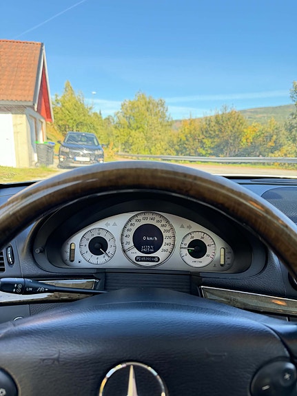Mercedes-Benz E280 11 of 19
