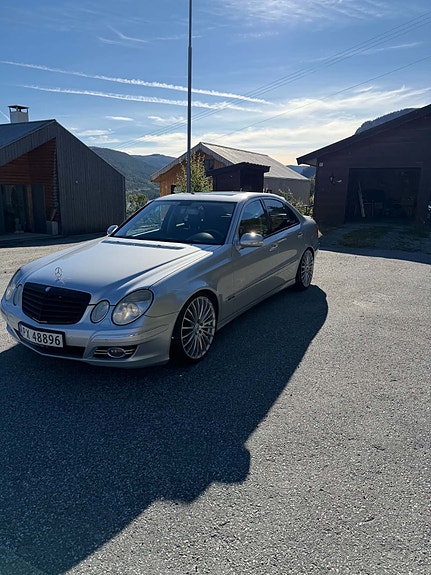 Mercedes-Benz E280 3 of 19