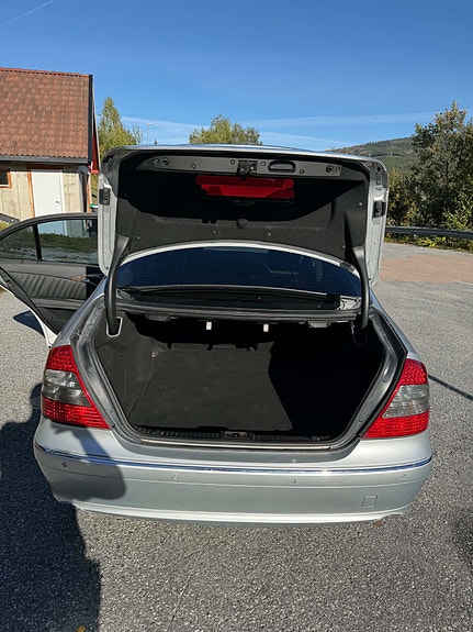 Mercedes-Benz E280 10 of 19