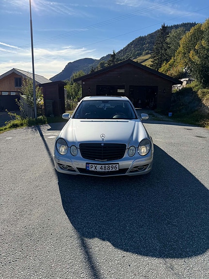 Mercedes-Benz E280 2 of 19