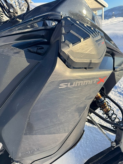 Ski-doo Summit X Expert 850 E-TEC Turbo 8 of 13