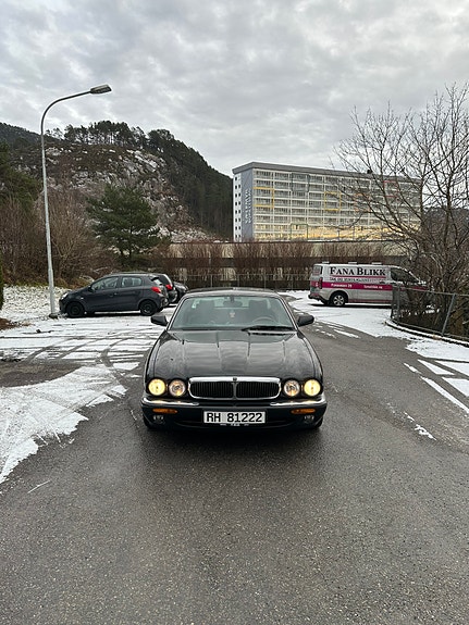 Jaguar XJ 3 of 24