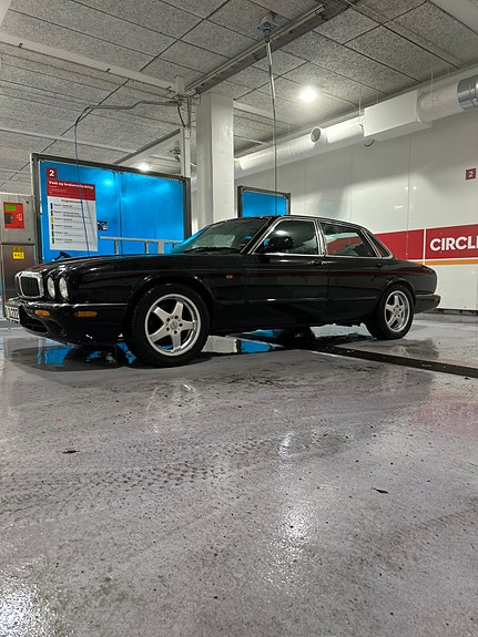 Jaguar XJ 13 of 24