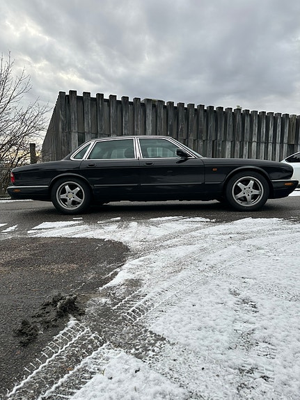 Jaguar XJ 4 of 24