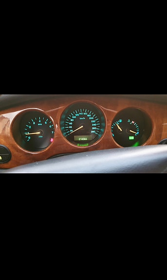 Jaguar XJ 22 of 24