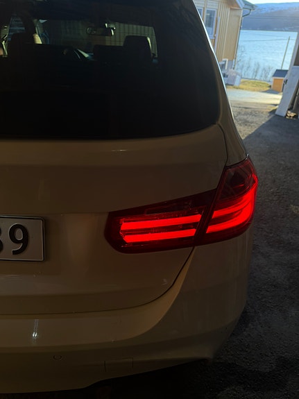 BMW 328i 4 of 5