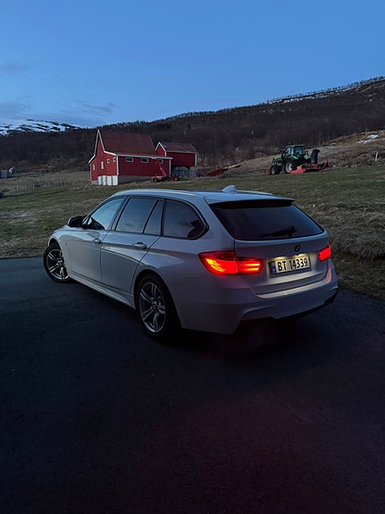 BMW 328i 3 of 5