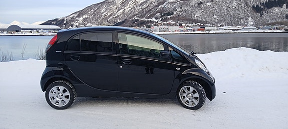 Peugeot iOn 2 of 29
