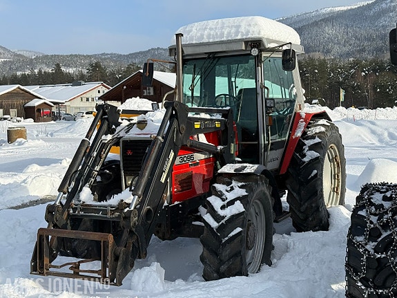 Massey Ferguson 3095 Traktor m/ Trima-laster – rep.objekt