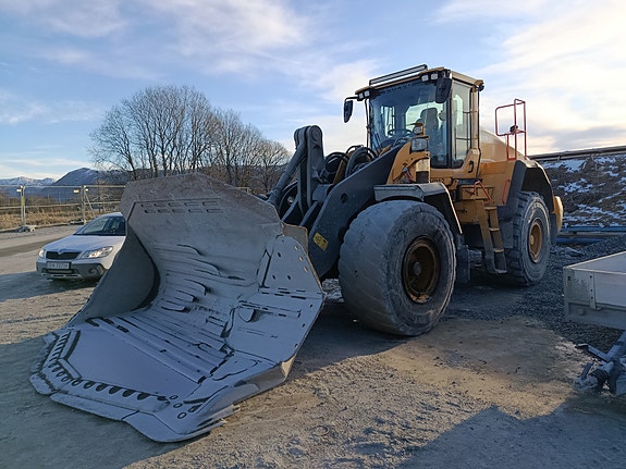 Volvo L180H m/ sidetippskuffe