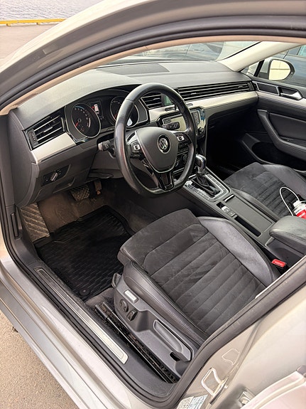 Volkswagen Passat 8 of 28