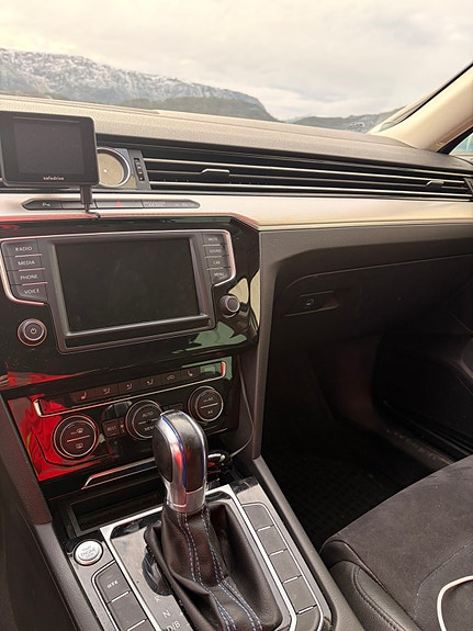 Volkswagen Passat 7 of 28