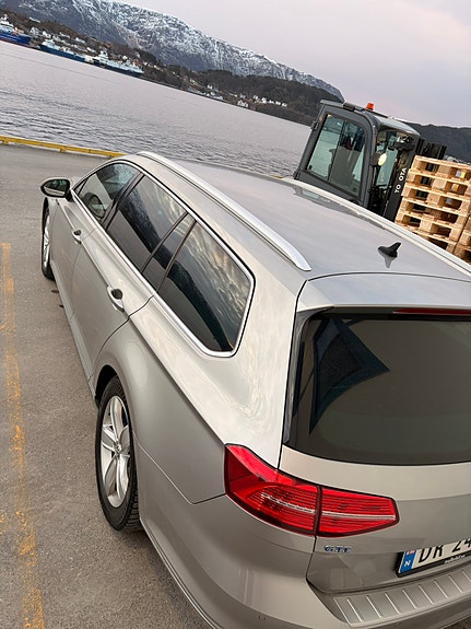 Volkswagen Passat 3 of 28