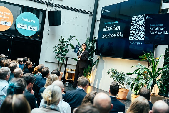 Fagsjef Anne Marit Post-Melbye legger frem Zerorapporten, en årlig klimapolitisk rapport om norske utslippskutt.