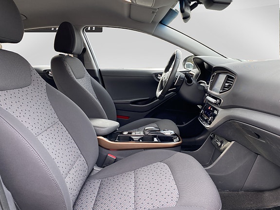 Hyundai IONIQ 12 of 21