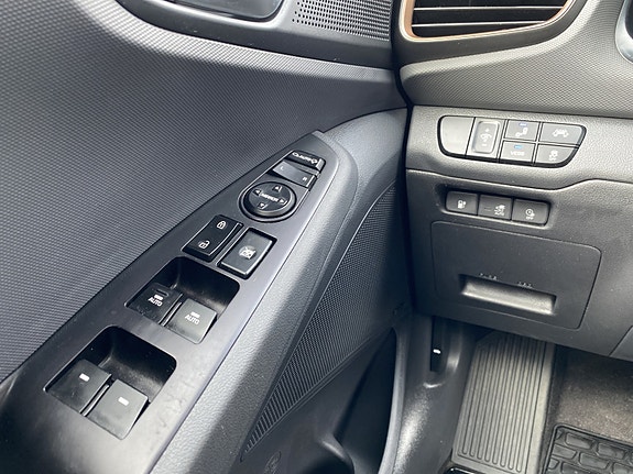 Hyundai IONIQ 10 of 21