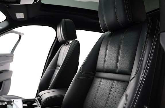 Land Rover Range Rover Velar 10 of 27