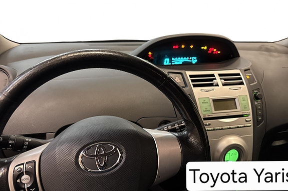 Toyota Yaris 8 of 11