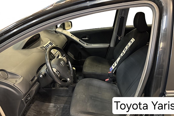 Toyota Yaris 9 of 11