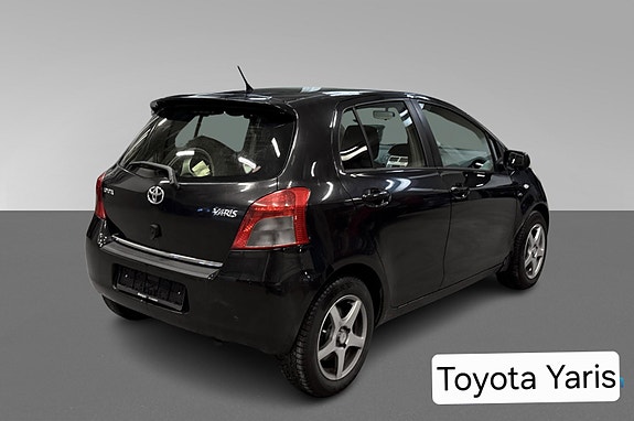 Toyota Yaris 5 of 11